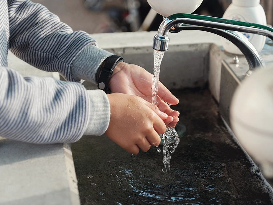 Eau potable vs eau de pluie : le vrai bilan carbone de votre consommation