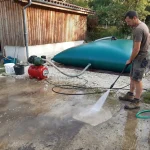 Nettoyer sa terrasse avec l'eau de pluie